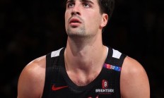 九游娱乐首页-开拓者主教练挑刺球队防守，不满状态