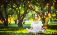 九游APP-这是一篇结合了篮球与F1赛车意象的独特文章。标题和内容都围绕唯一性展开，将约基奇在篮球场上的统治力比作F1车手在争冠关键时刻的接管比赛