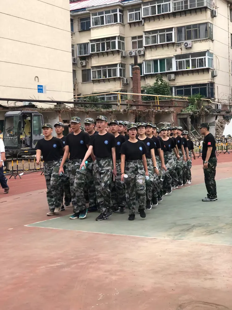 一路高歌：全队士气高昂，势不可挡的简单介绍