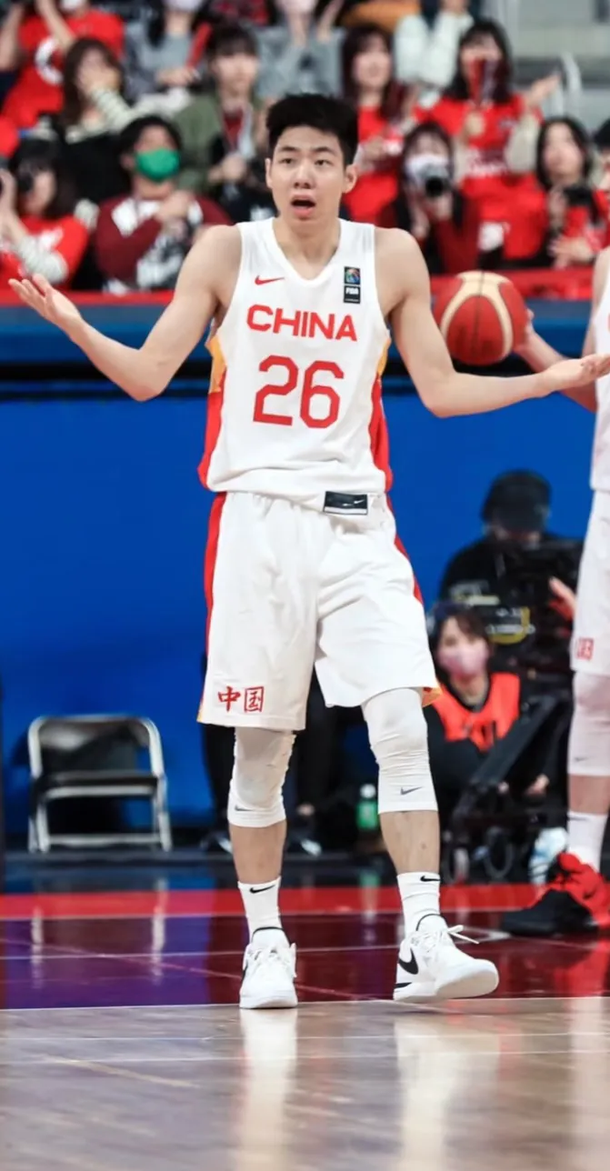 球员个人表现抢眼，篮球联赛火爆局面持续的简单介绍