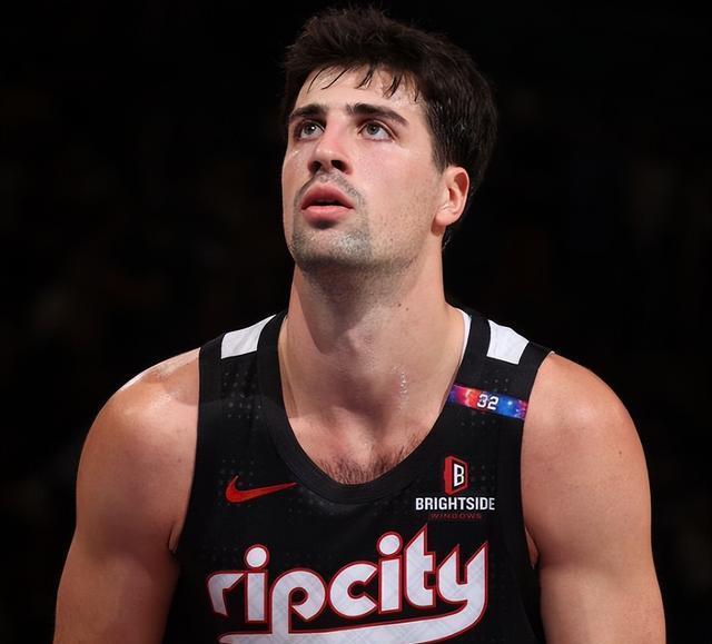 开拓者主教练挑刺球队防守，不满状态