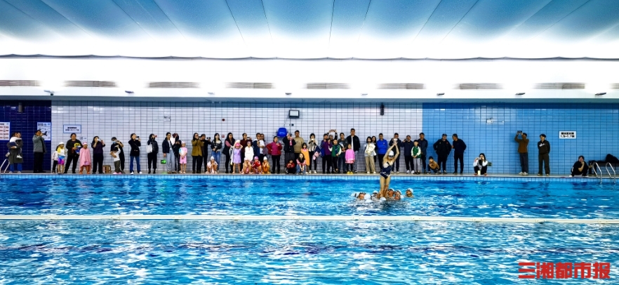 英国队取得游泳团体第一名,夺冠赞誉 英国队取得游泳团体第一名,夺冠赞誉