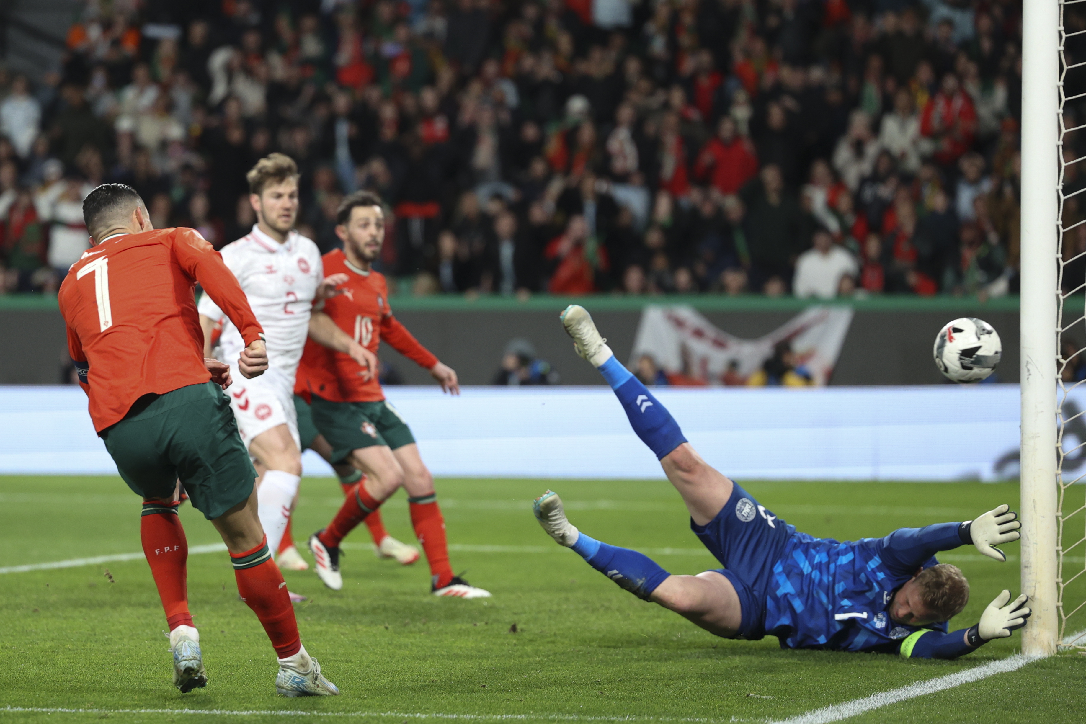 荷兰队成功驶入欧国联决赛的简单介绍 荷兰队成功驶入欧国联决赛的简单介绍