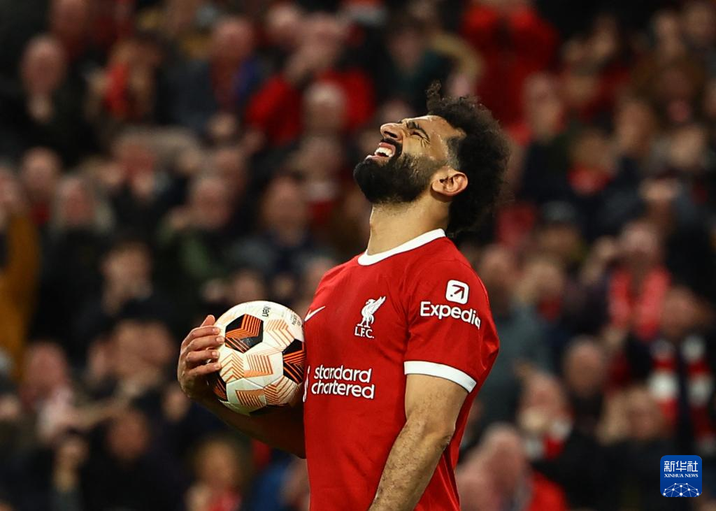 包含利物浦逆转亚特兰大：三连胜保榜首的词条