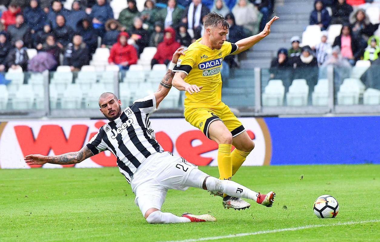 欧冠资格争夺战：那不勒斯击败乌迪内斯，领先优势加大