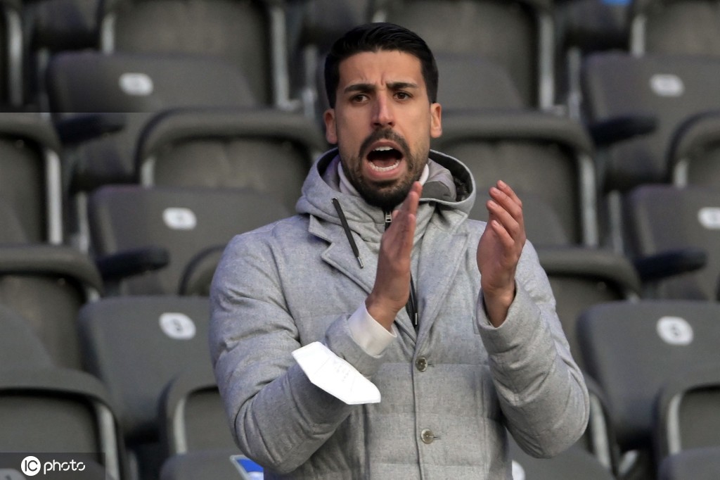 关于柏林赫塔后防曝伤情，主力中卫可能缺席的信息