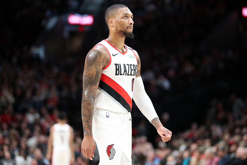 包含湖人B队鏖战奇才，利拉德三分雨点燃全场的词条